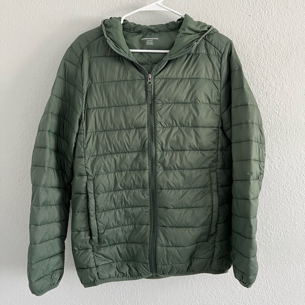 Amazon Essentials Men's Olive Puffer Jacket Size Small